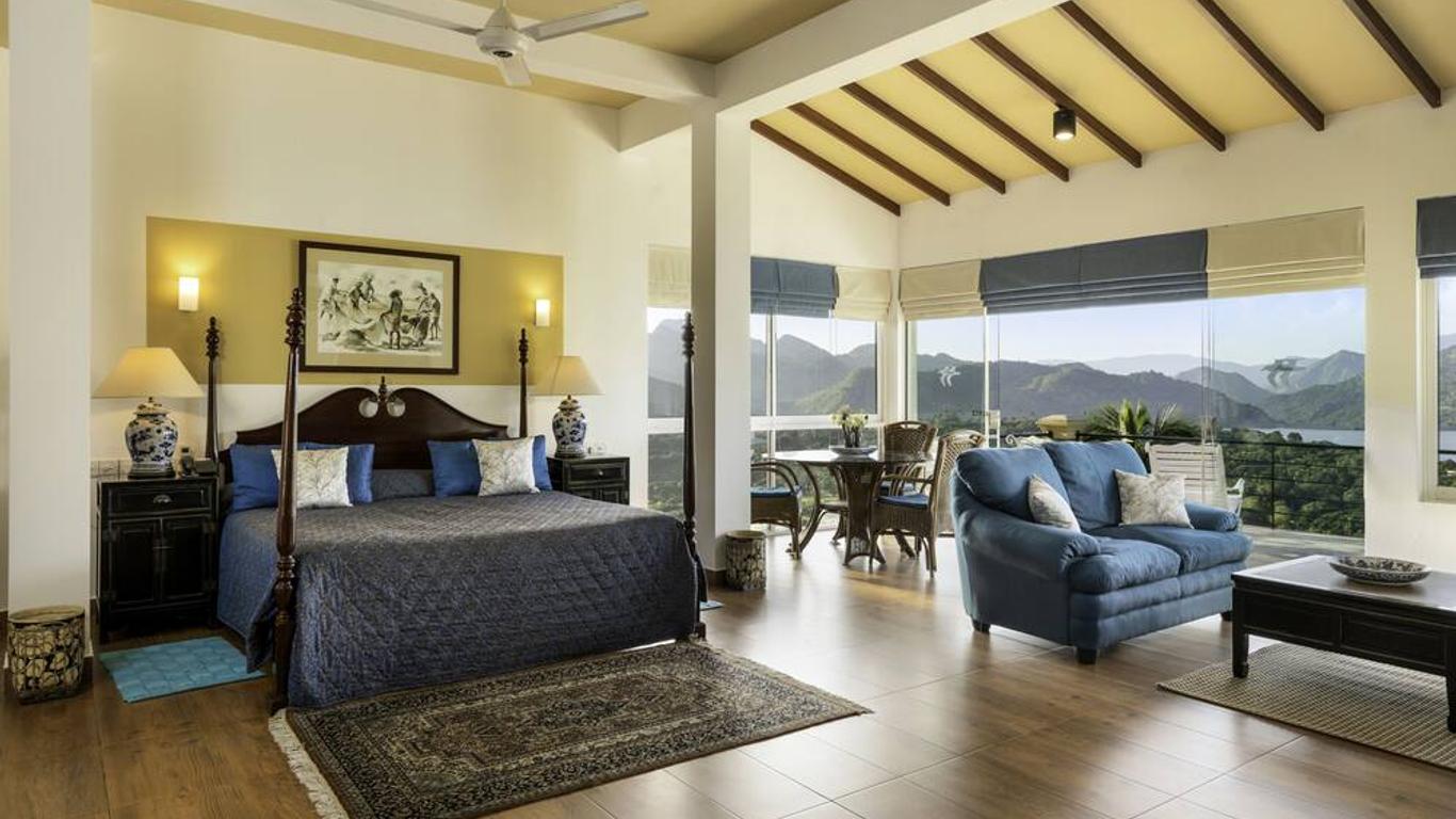 The Albatross, Kandy