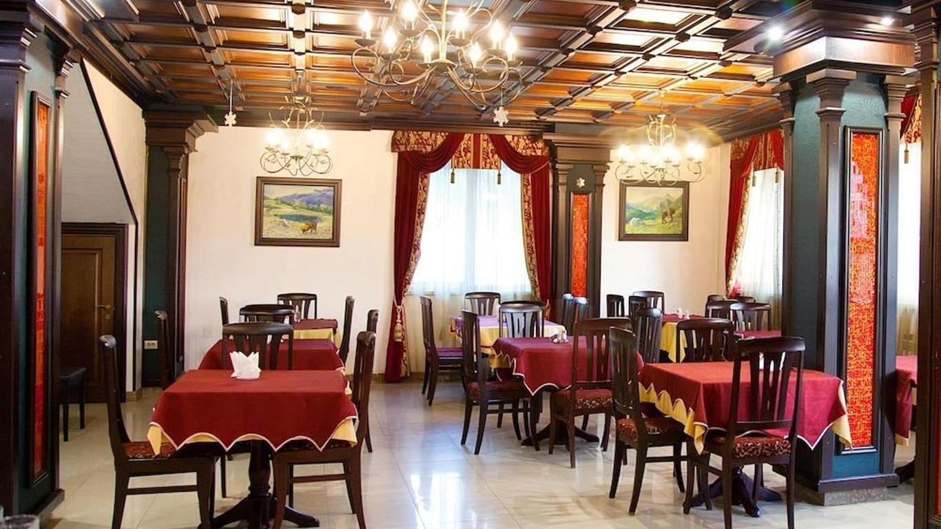 Utomlyonnye Solntsem Hotel
