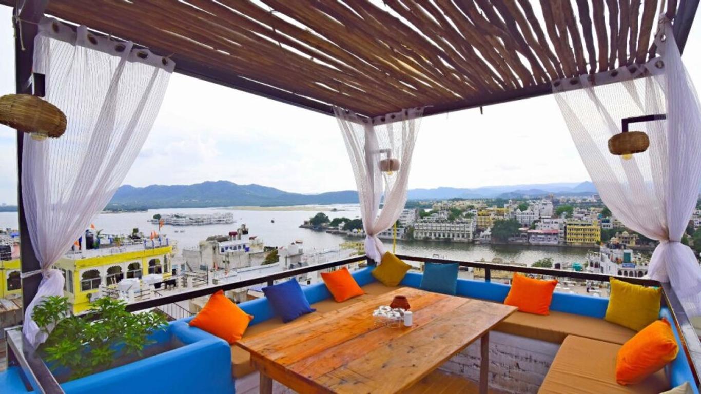 Udai Niwas on Lake Pichola