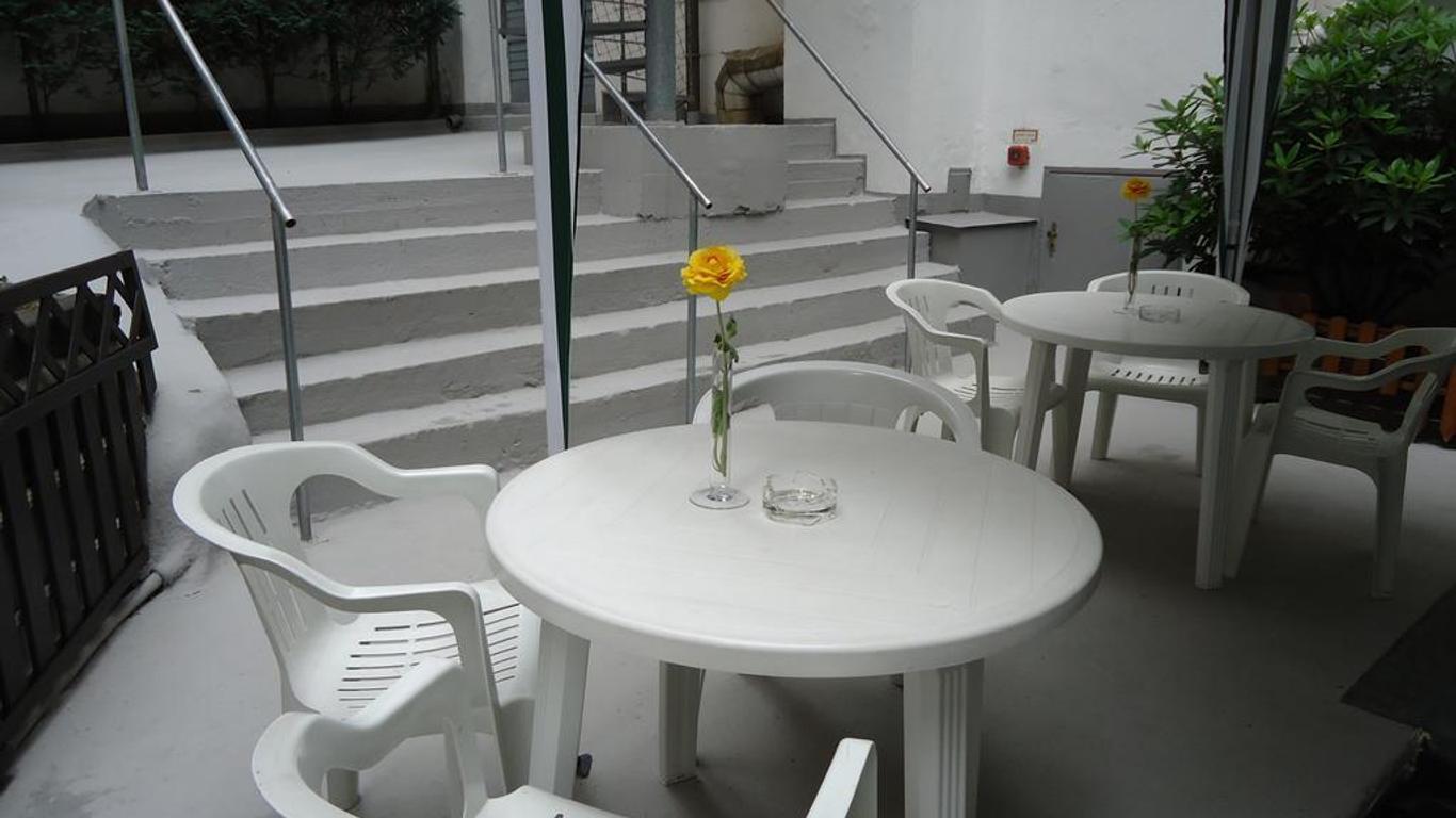 Hotel Adam