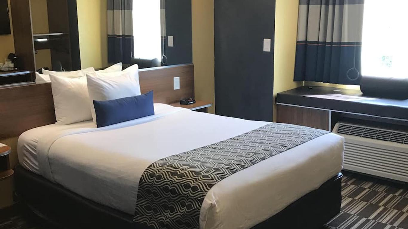 Microtel Inn & Suites by Wyndham Columbus/Near Fort Moore
