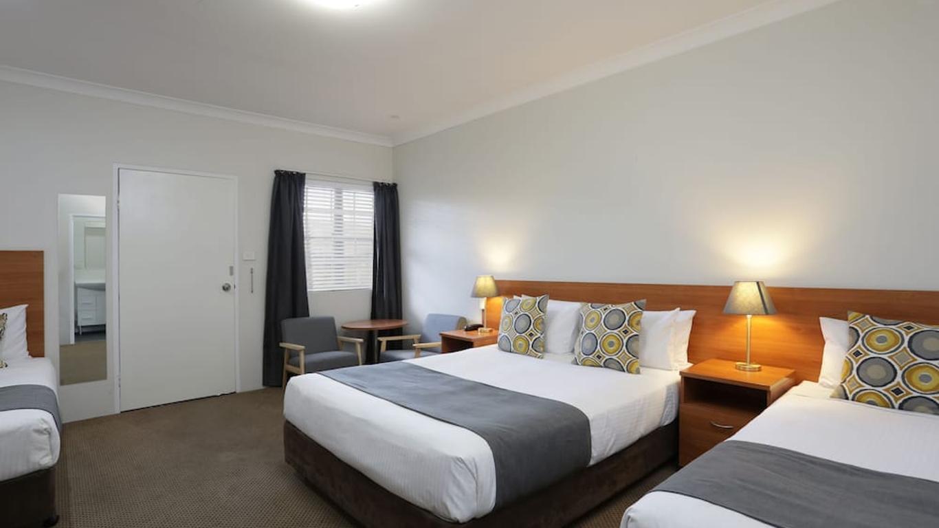 Cadman Motor Inn & Apartments