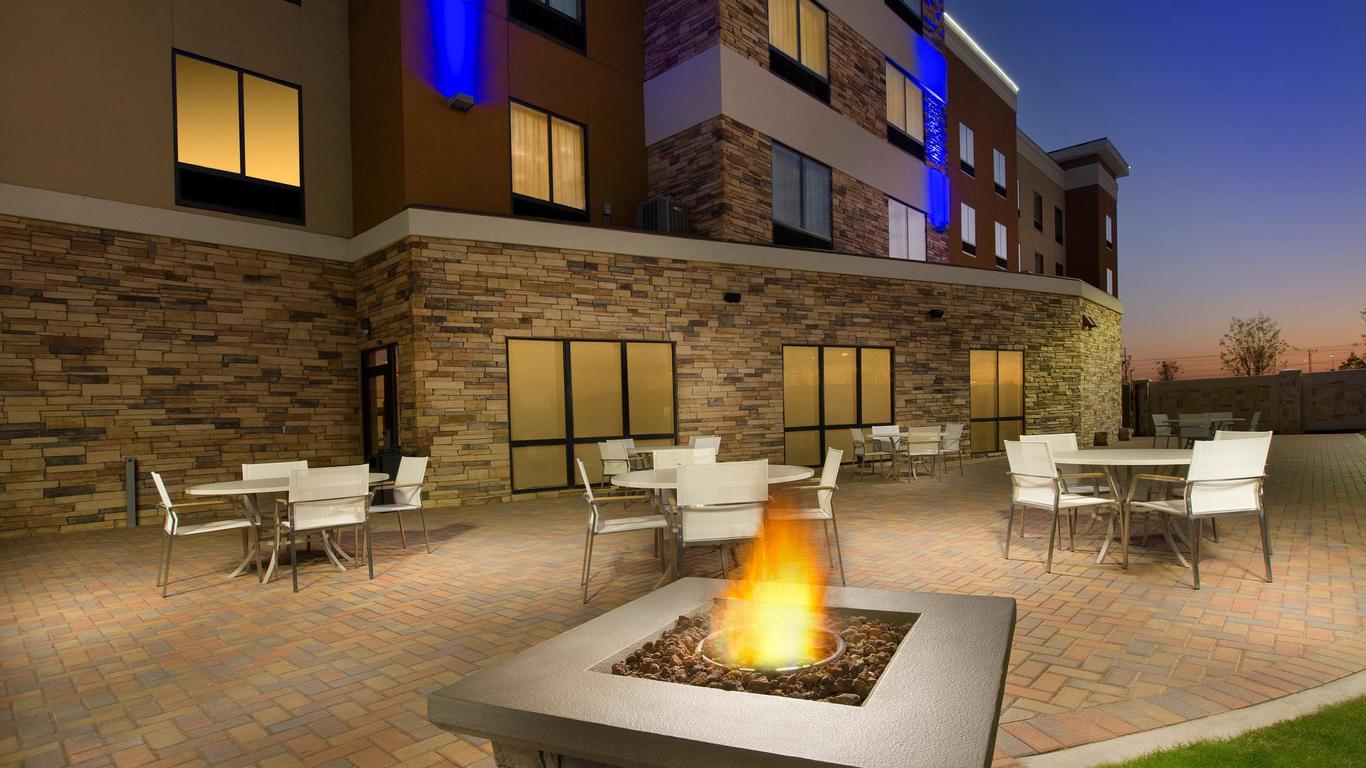 Holiday Inn Express & Suites Waco South