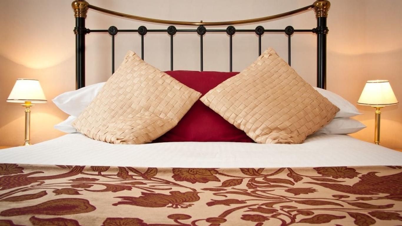 Holly-Wood Guest House