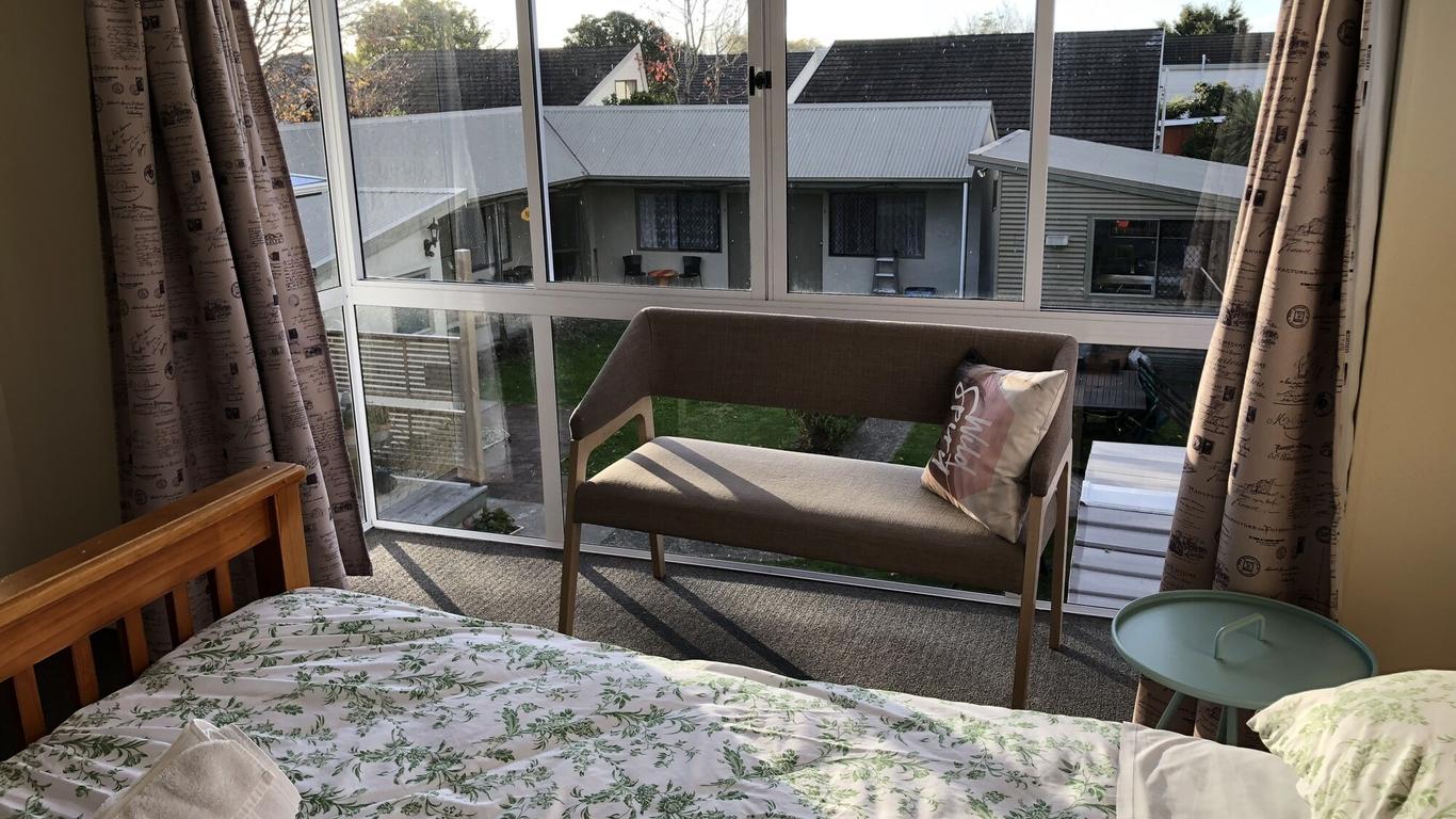 Almond House Backpackers