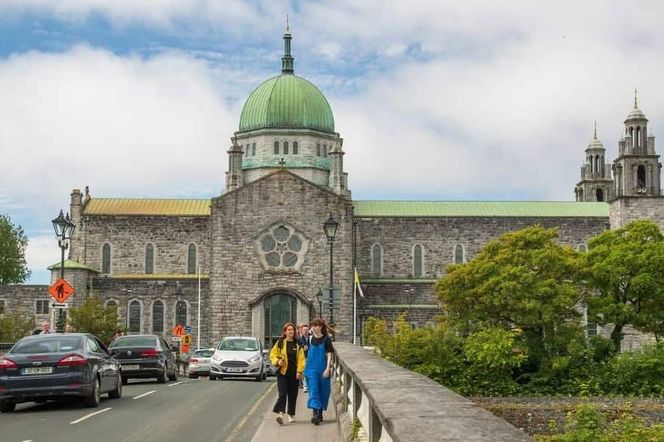 Eyre Square Hotel