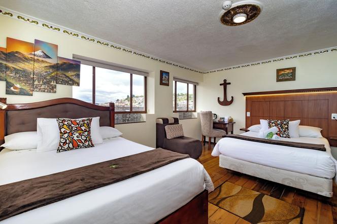 Friends Hotel & Rooftop - Historic Center & Museums
