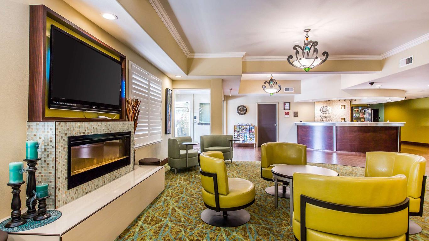 Comfort Suites Fresno River Park