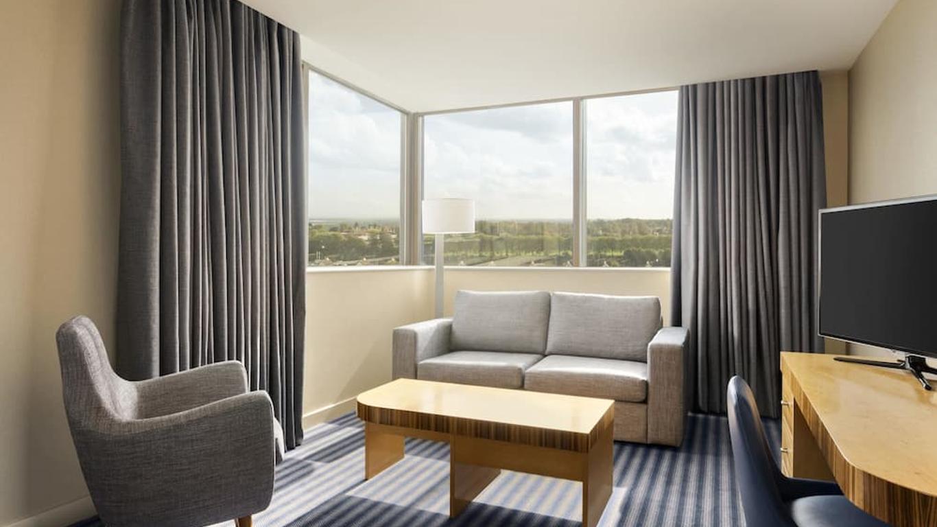 Ramada Hotel & Suites by Wyndham Coventry