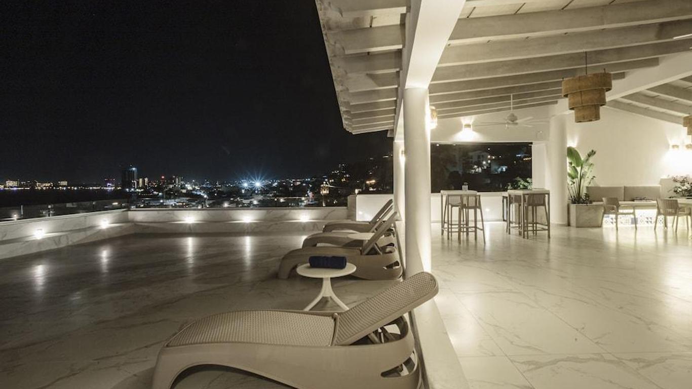 Hostal Vallarta Suites