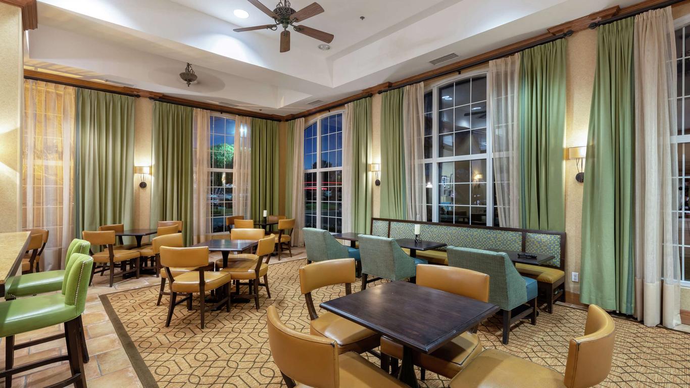 Hampton Inn & Suites Austin-Airport