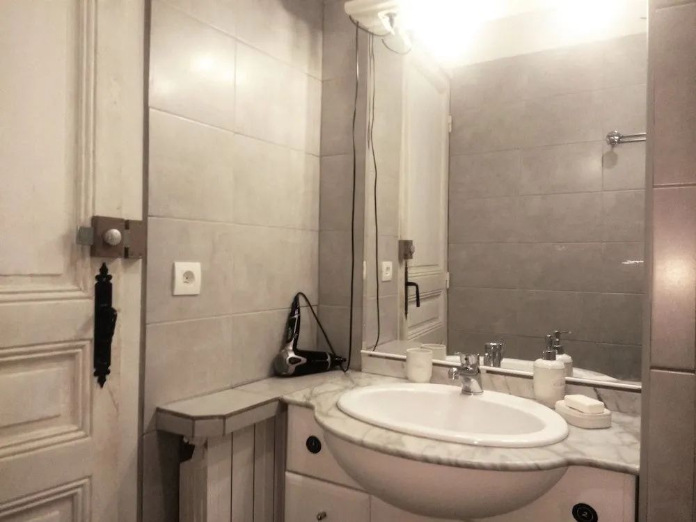 Nice Center Room