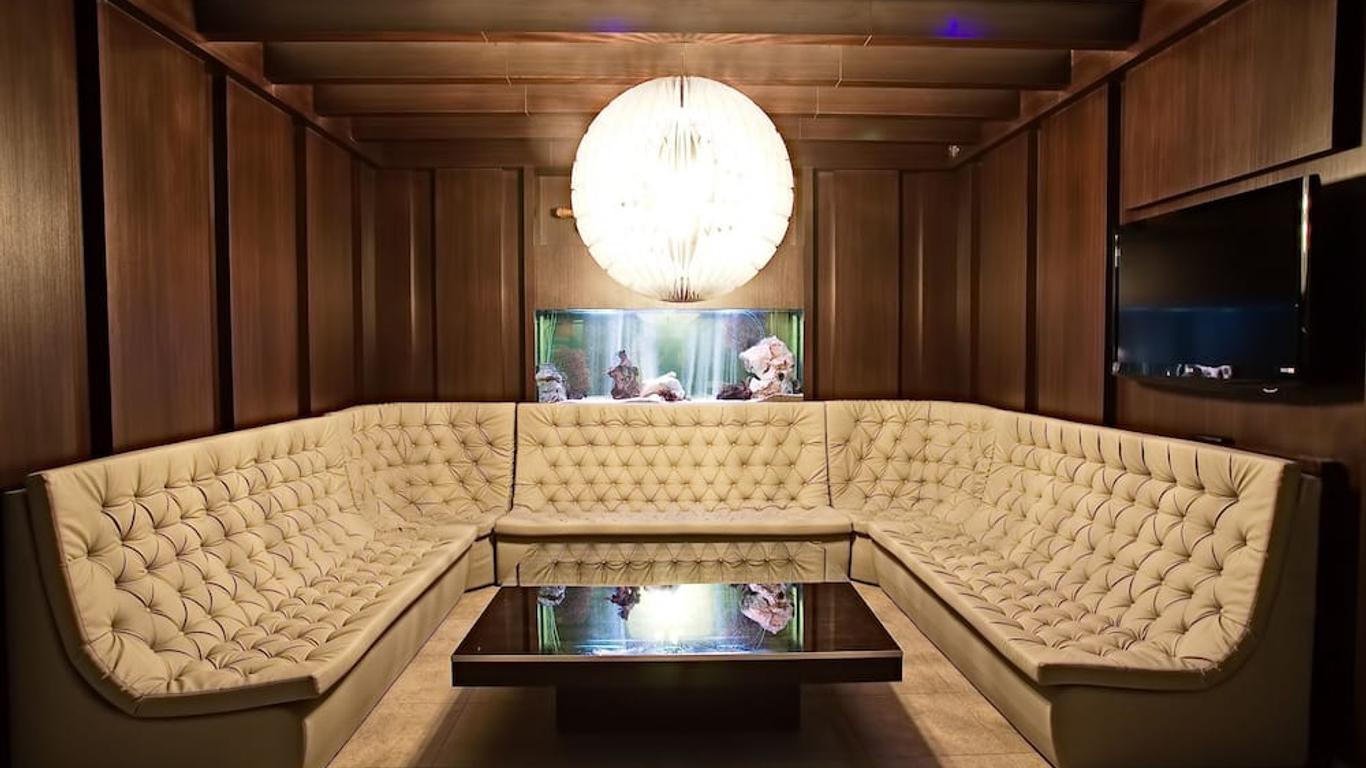 Maxim Pasha Hotel