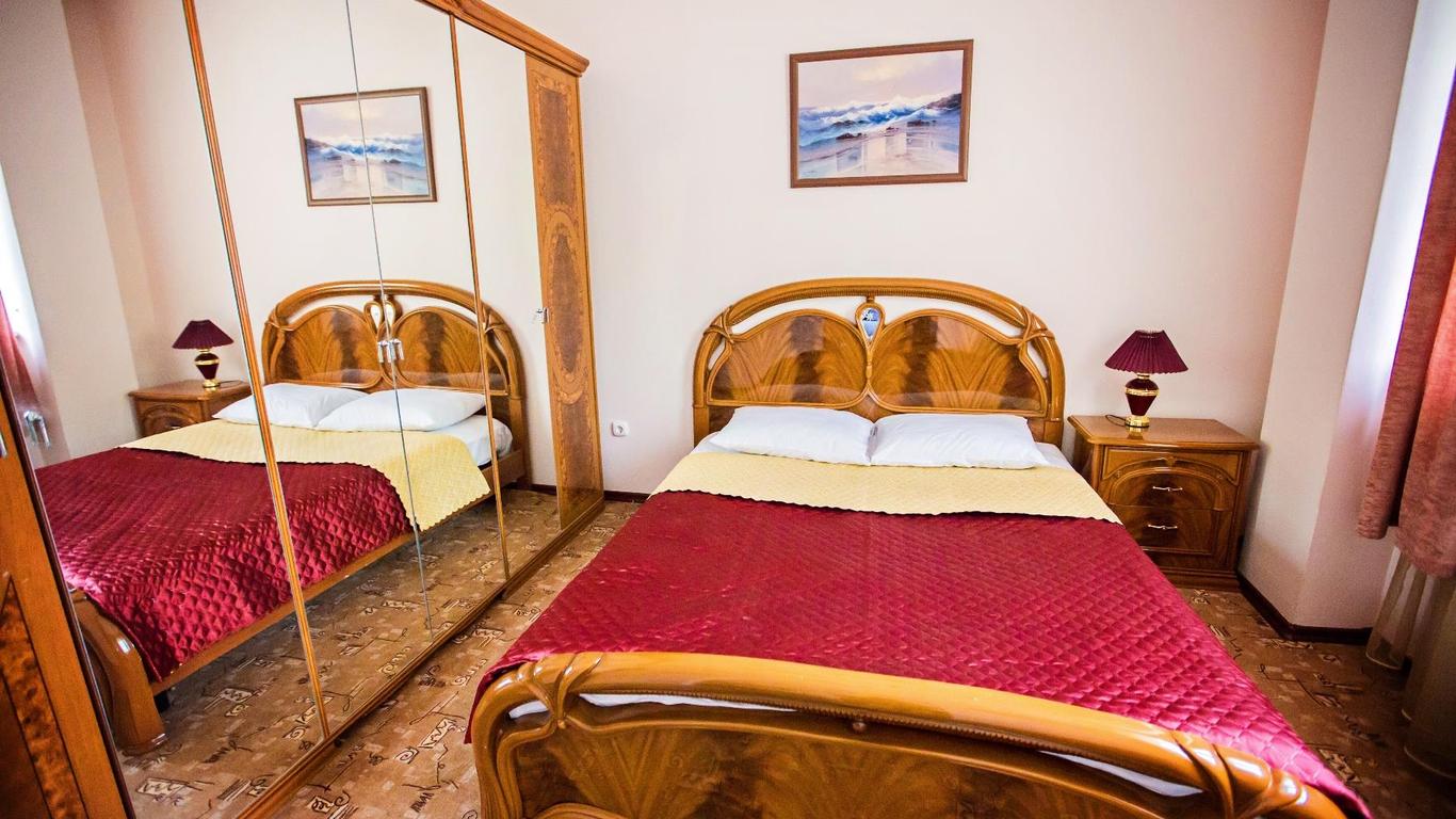 Utomlyonnye Solntsem Hotel