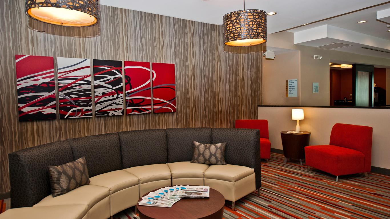 Holiday Inn Express & Suites Columbus - Easton Area