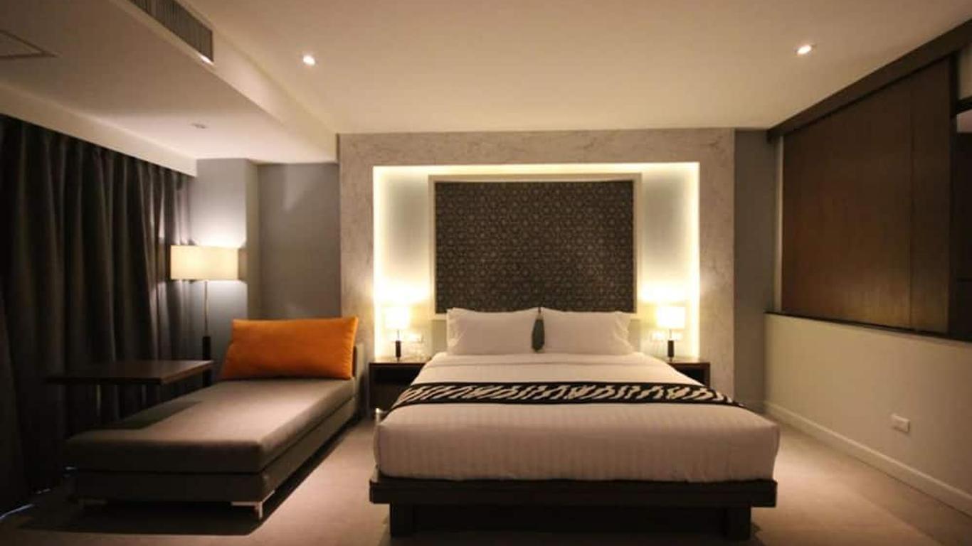 Season Five Hotel
