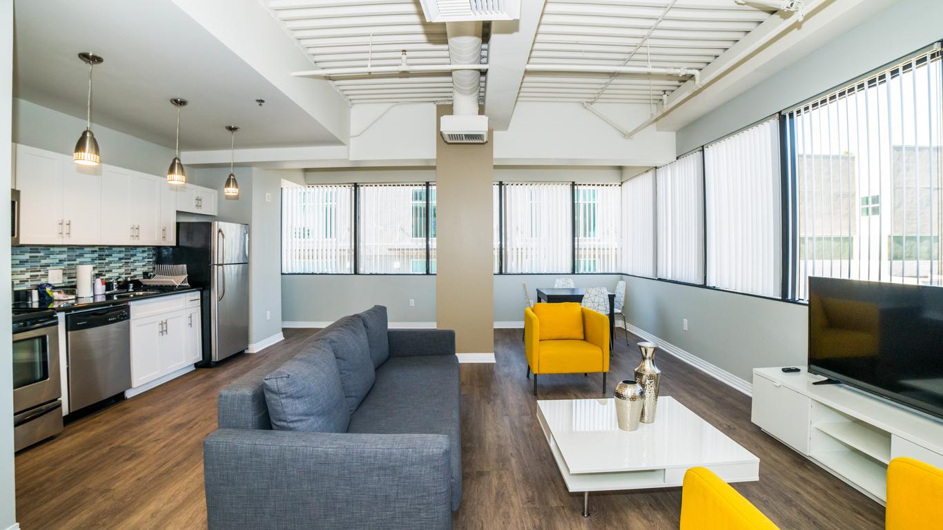 Ginosi Metropolitan Apartel by Senstay